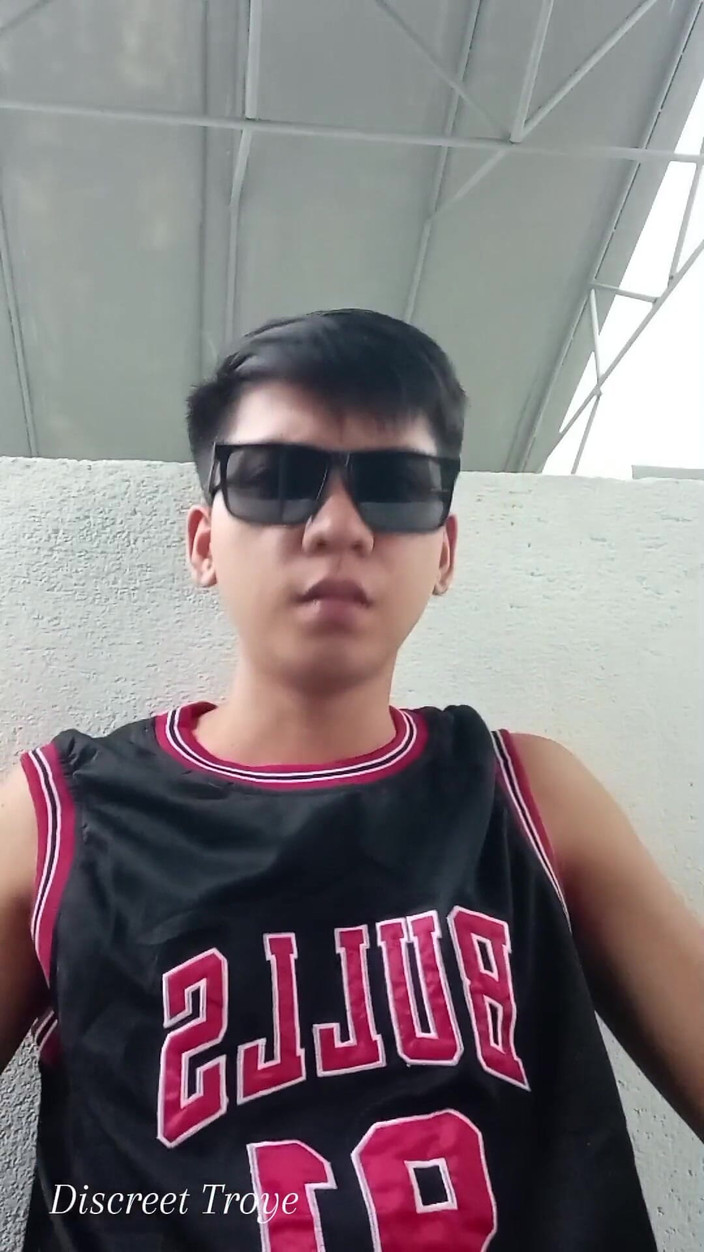Troye_AsianPinoy: Pinoy-teen masturbiert in verlassenem haus mit seinem sextoy