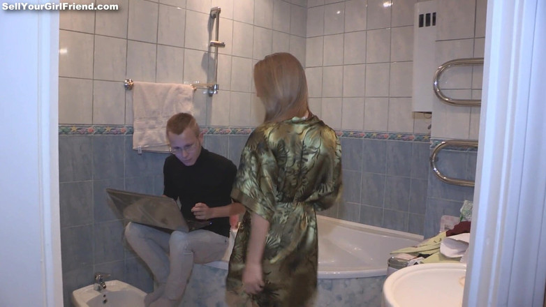 Sell Your GF: Penawaran untuk memek segar