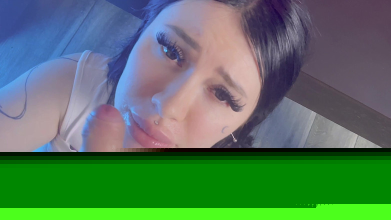 Peachgardens: Blowjob daripada adik tiri Di Bawah Meja