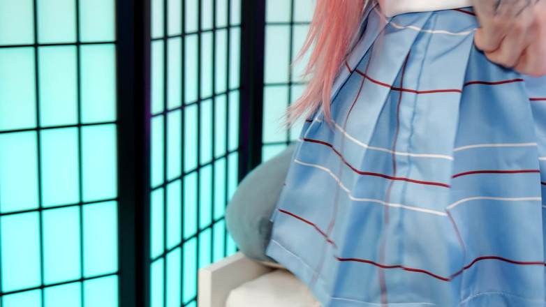 Eva Barbie: Můj nevlastní bratr chce dát svého obřího ptáka do mé...