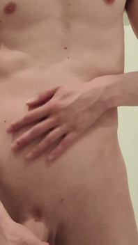 Rimbalzando il mio cazzo e mi masturbo fino a quando non vengo