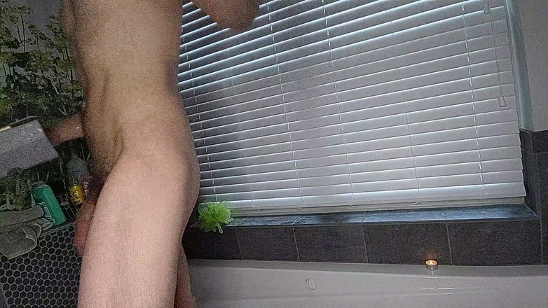 Sexy possum: 无聊，因为我的浴友在浴缸里抽我的鸡巴