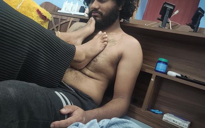 Vaigavarun Feet romance: Bröst trampa