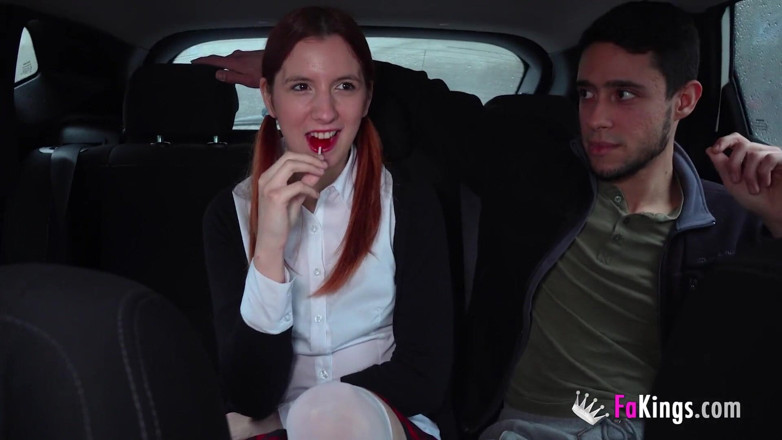 FAKings: La 18enne Astrid Ortiz snack un cazzo gigante