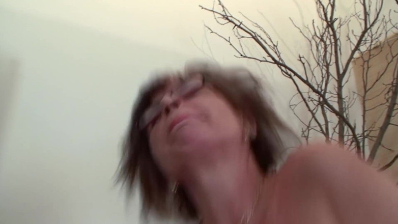 Mature Climax - 100% Mature Videos: Doorboorde rijpe vrouw hard geneukt