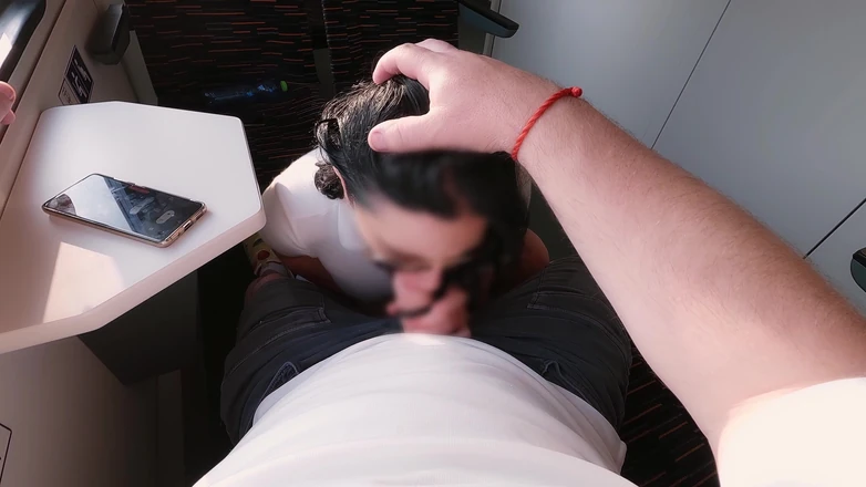 DedeDeville: Sehr riskanter sex im zug, ich fickte sie in mund,...