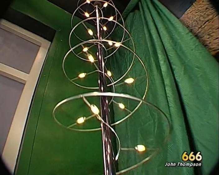 GGG John Thompson Classic Retro: Ggg John Thompson - perverzní brunetka se koupe a polyká chcanky...