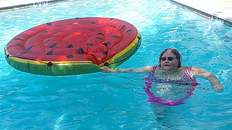 BBW nurse Vicki adventures with friends: Breve video di bella donna infermiera vicki che balla sul...