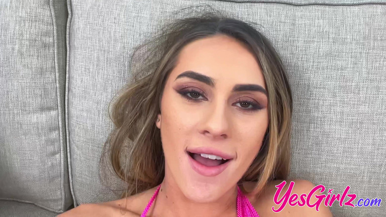 YesGirlz: Mackenzie Mace сосет ее палец ноги и зияет ее очко