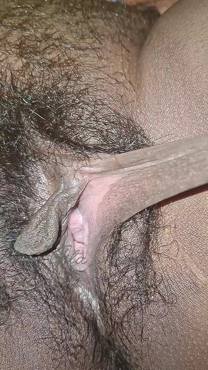 Indian aunty sex: The Village Woman Is Showing Her Large Pussy