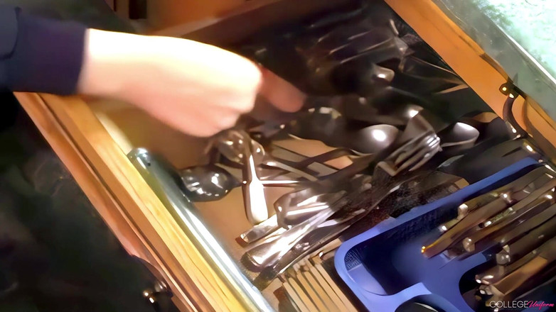 College Uniform: Video De Cocina Sopa Con Samantha Buxton