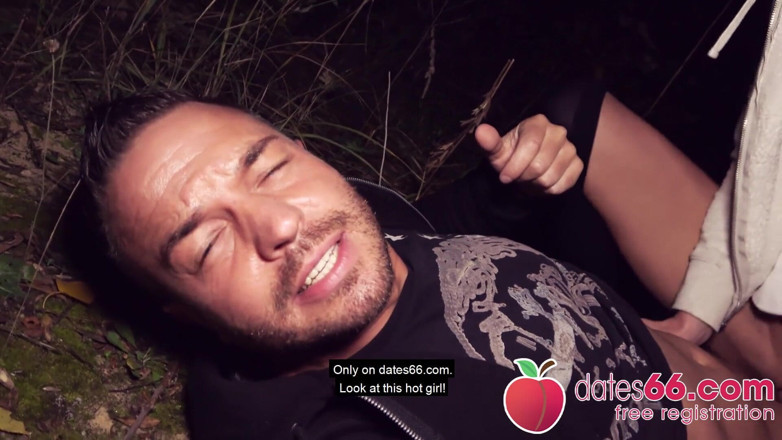 Dates66: Bang al aire libre! Kessie tímida detrás de la cartelera...