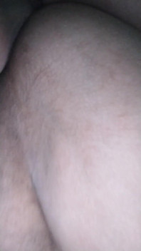 Min cuckold make städar upp sperma från min fitta och creampies me too efter att jag knullade hans vän