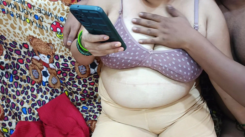 Catchybusty: Desi Bhabhi Want to Relax but Secretly