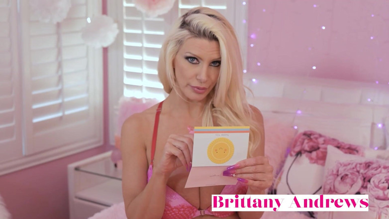 Brittany Andrews: Brittany a lär hur man knullar hennes twat för alla...
