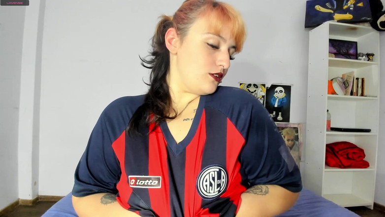 Belen Keisuke: Belen Keisuke, BBW détendue, profite de son corps