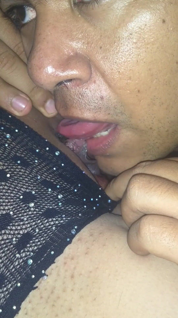 Lady_devil28: 玩弄我继母的阴蒂并吮吸她美味的阴户