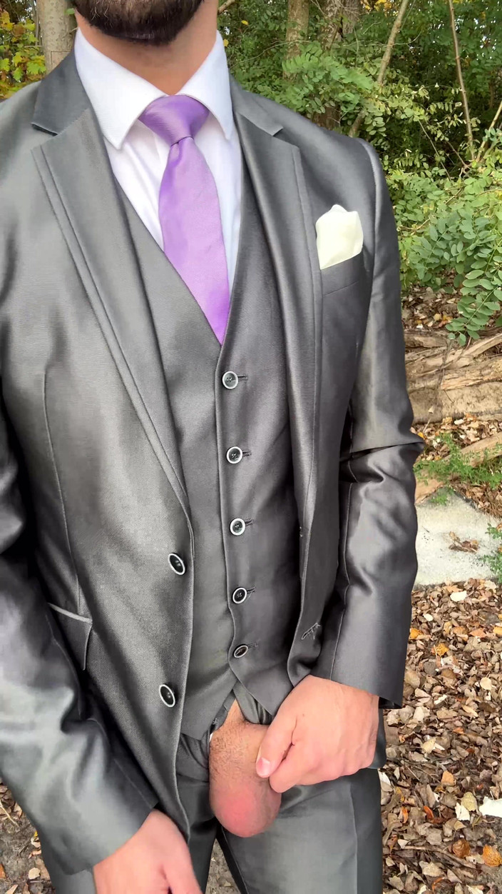 Master Shiny Shoes: 반짝이는 정장을 입은 공공장소 야외 손잡