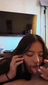 Penipu Horny Membantu Saya Dengan Zakar Saya