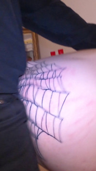 MiLF dai capelli neri con un ampio busto distrutta e creampie nel dungeon BDSM