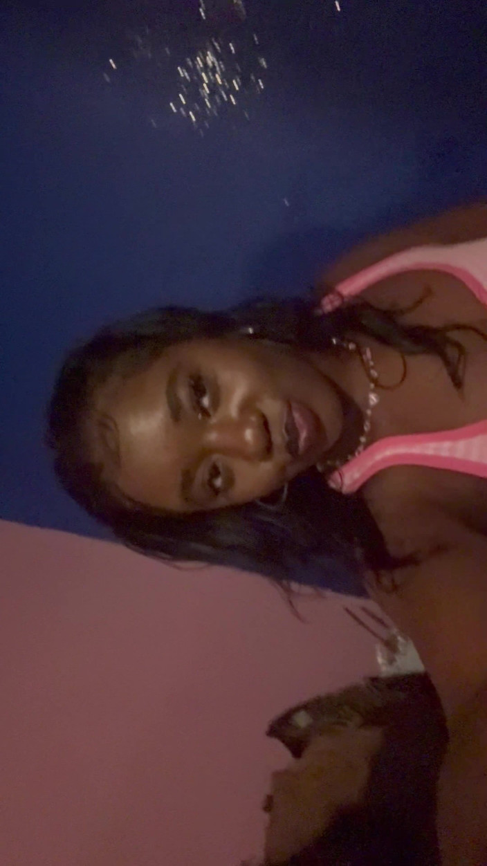ALLIYAH ALECIA: Bailando, Cachonda.. Bailando Y Cachonda