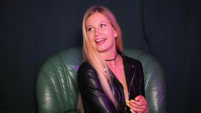 Stella Cardo: Sexy Bar-Babe zeigte ihr Spielzeug für Erwachsene