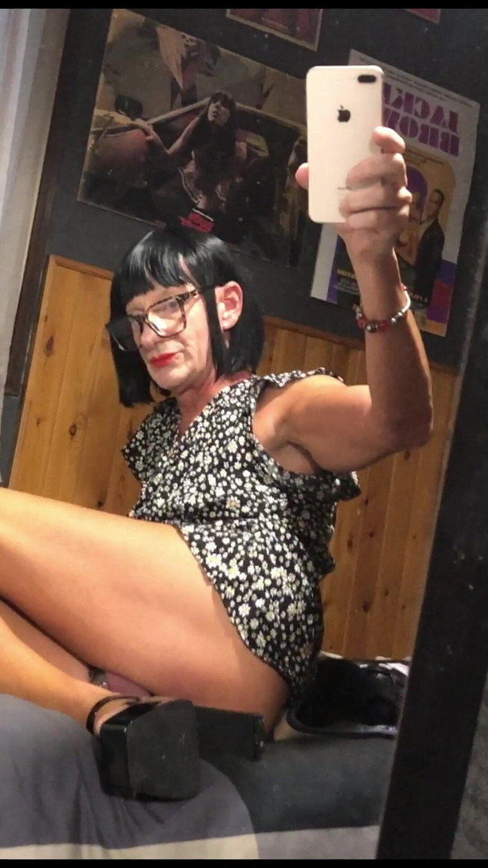 Andreina Naty: Dom spelen in mijn kleine kamer