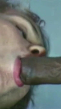 Twink blanco follada por 2 ébano. Porno vintage