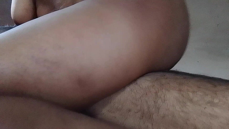 Skydreem1104: Indyjska wiejska dziewczyna jest zerżnięta przez męża na górze