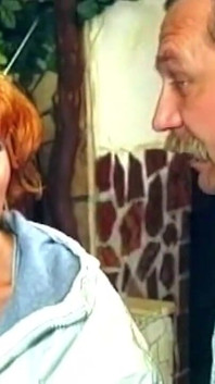 Pizda păroasă a roșcatei mature devorată și forată în bar bang