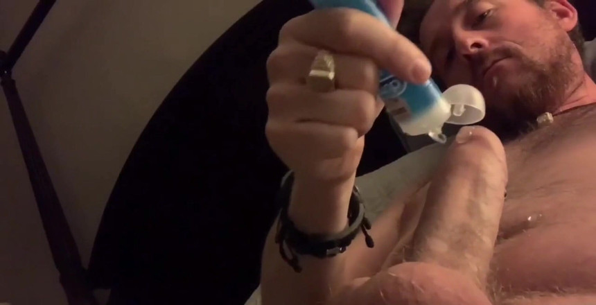 Dirty Talking Guy: 誰か来て、私の胃のこの荷物を舐め取ってもらえますか?