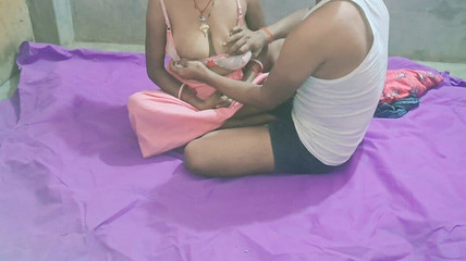 Trilokinath: Деревенская горячая мами сиськи давит и трахается