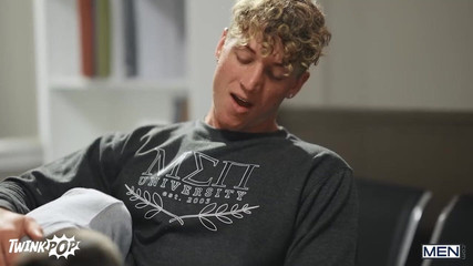 Twink pop studio: Twinkpop - Ryan Bailey próbuje się uczyć, ale jego kumpel Felix...