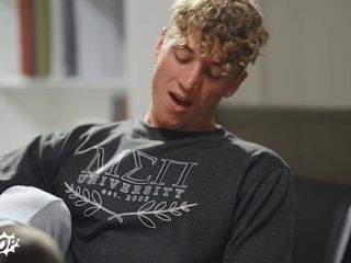 Twink pop studio: Twinkpop - Ryan Bailey försöker studeramen hans kompis Felix Fox är mer...