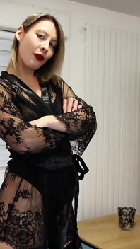 Une Maîtresse En POV Parle: Ne Reste Pas Seule Dans Ta Soumission! - Maîtresse Julia