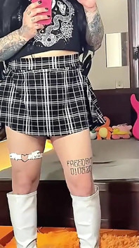 Krásná trans holka hodně stříká