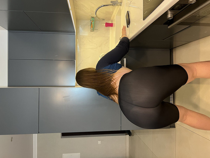 Leosanwada: 料理をしながら自分を犯した