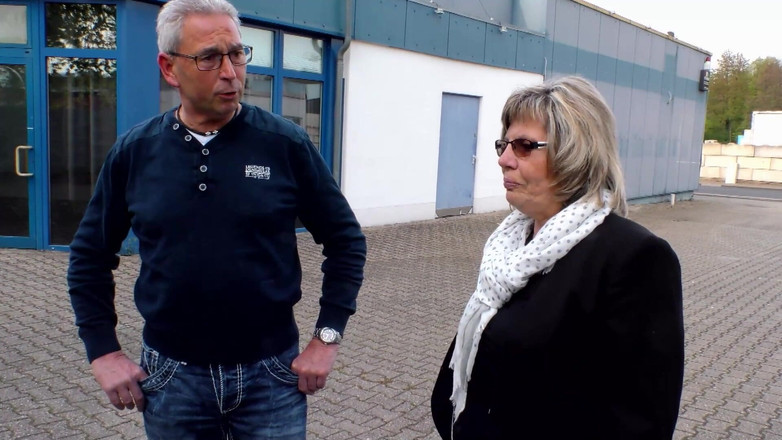 Deutschland Porno X: Orang gemuk dan tua membuat pound mereka bergoyang di sofa