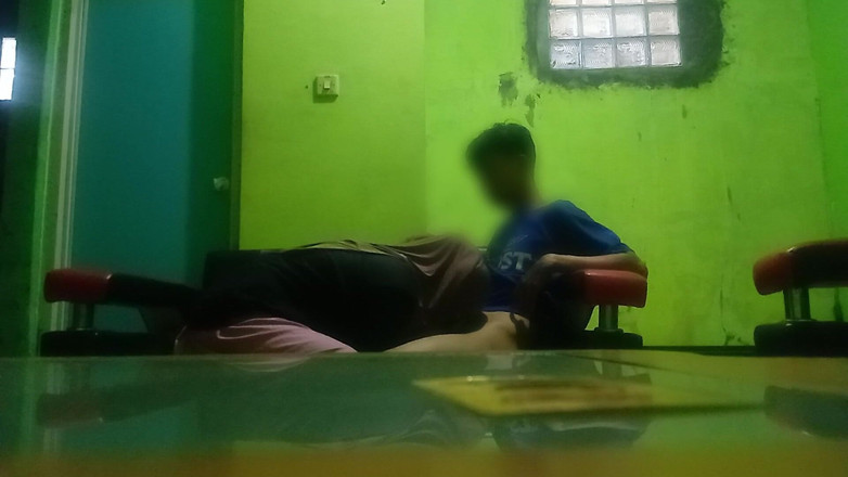 Famly sex: Eu quase descobri quando fodi a buceta do meu meio-irmão...