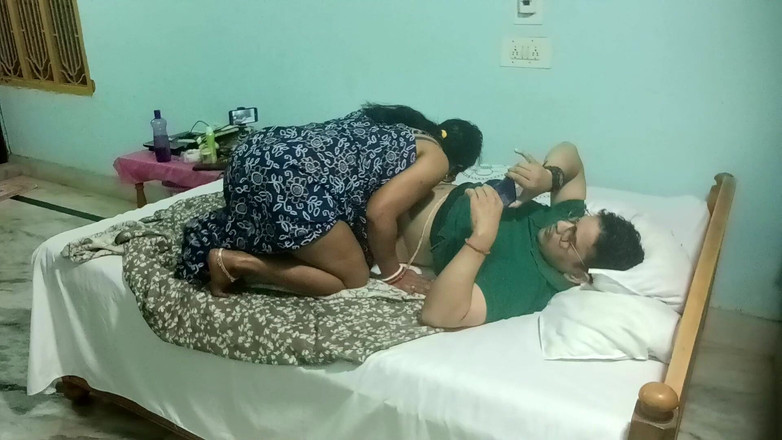 Popmini: Жесткий секс мумбайского фотографа с невинной женой соседа