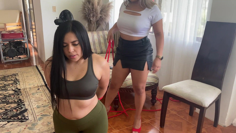 Naty Delgado: Genç kız hatasını ödeyene kadar üvey annesini itaatkar ediyor!!! Naty Delgado