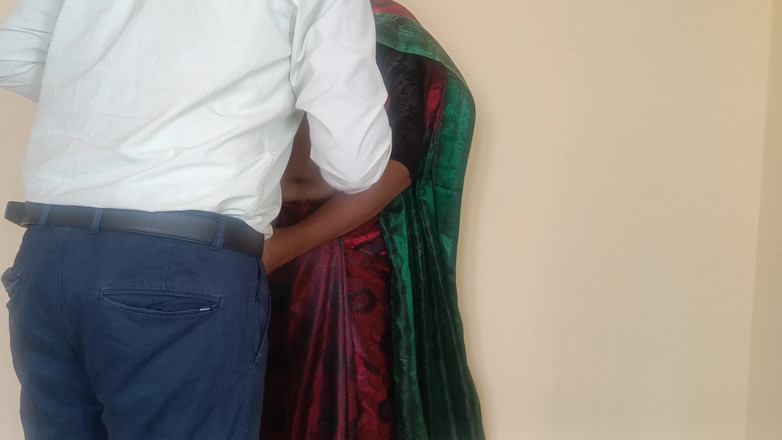 Magilmathi: Universiteitsleraar hete romantiek virale video