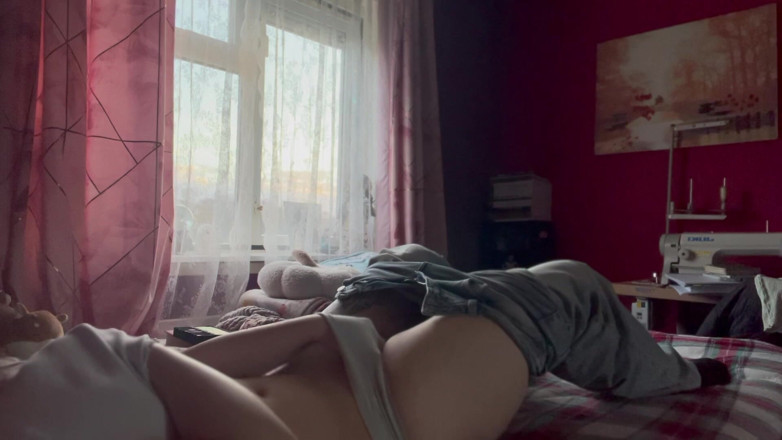 Naughty Vixen: Zlobivá dívka se nudí a začne masturbovat