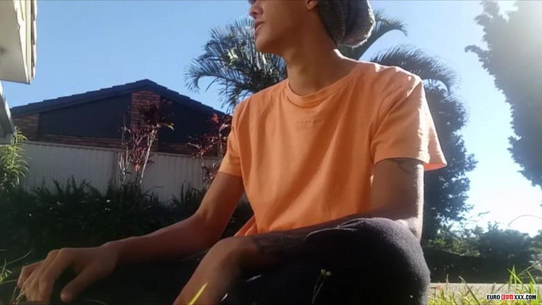 Euro boy xxx: Поганий хлопець з величезним членом