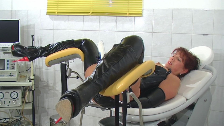 Rubber & Clinic Studio - 1ATOYS: Fisting anal - expérience géniale