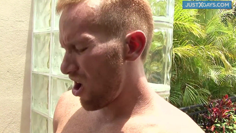 Just X Gays amateur porn: Garoto gostoso engole porra depois de chupar um pau enorme...