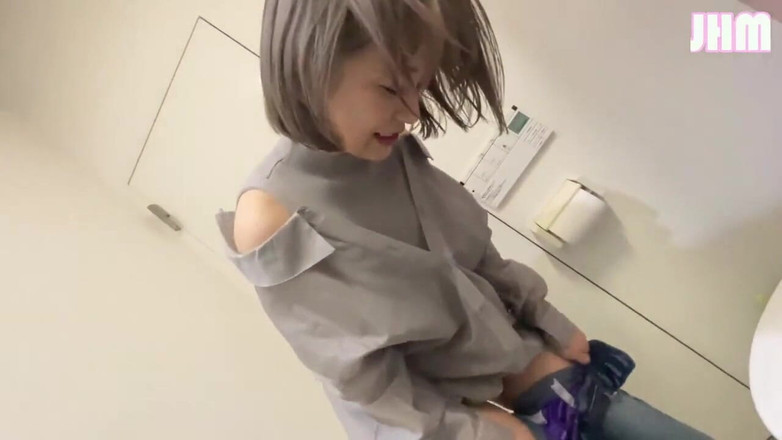 Japanese Hentai Matings: Gadis cantik ini menjelajahi kebebasan untuk merilis ketenangan di bawah...