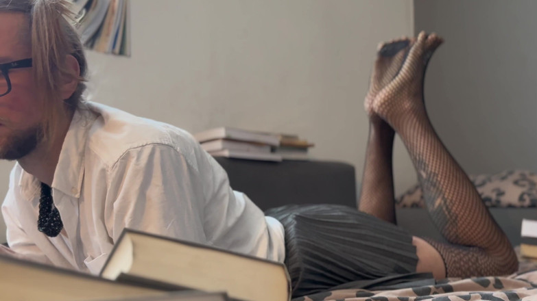 Fem Bi: Mahasiswi nakal ini dientot habis-