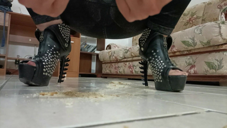 Bergami Melissa: Padronadomination: I Crush Crackers Like Your Balls