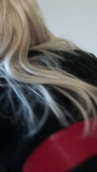 Karen Kay, MILF blonde sexy à gros nichons, adore sucer et baiser une grosse bite blanche comme une vraie salope